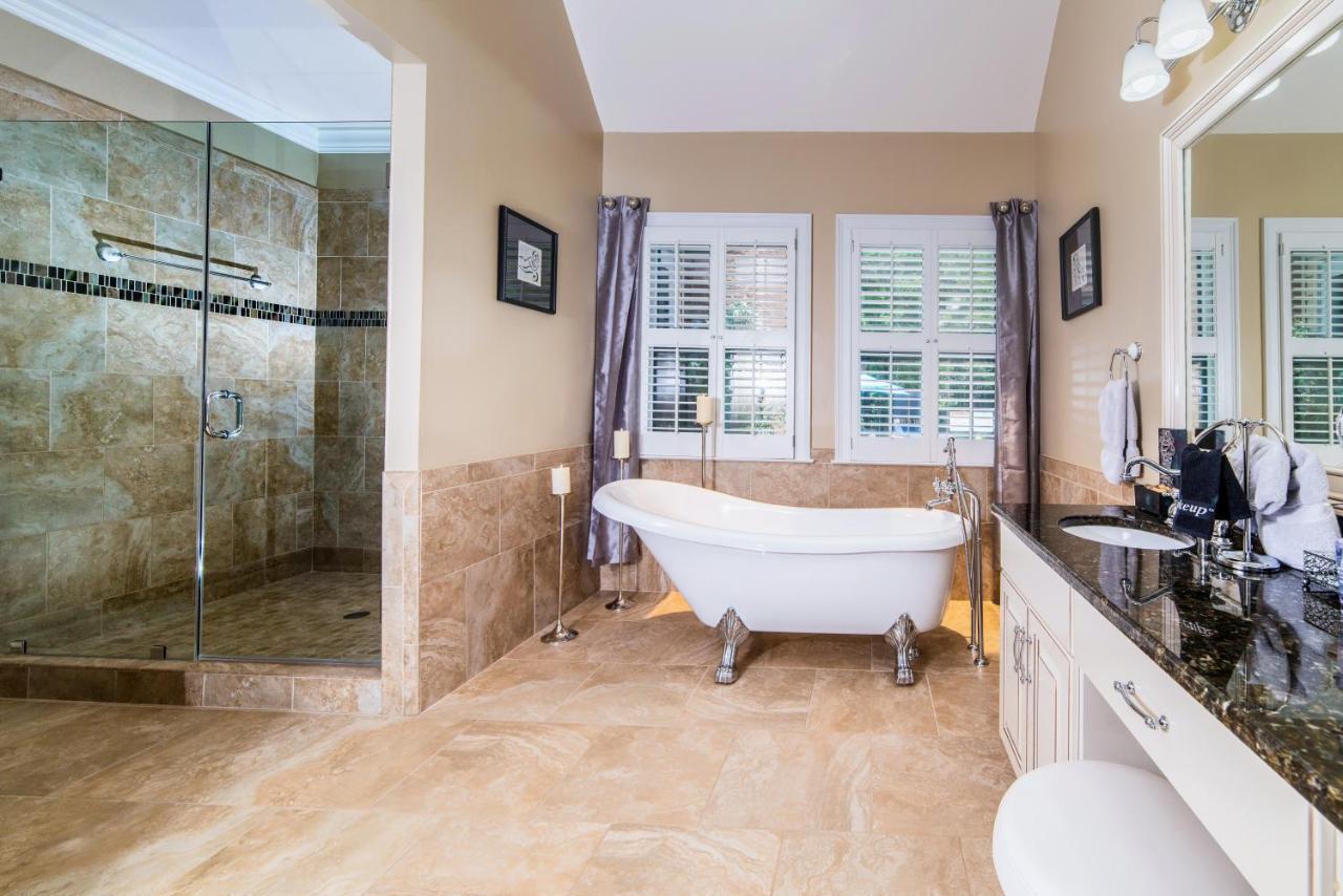 Pleasanton Courtyard Bed And Breakfast ฟาแย็ตต์วิลล์ ภายนอก รูปภาพ
