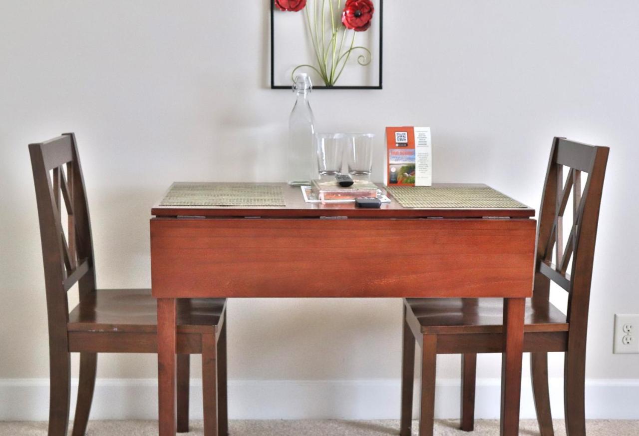 Pleasanton Courtyard Bed And Breakfast ฟาแย็ตต์วิลล์ ภายนอก รูปภาพ