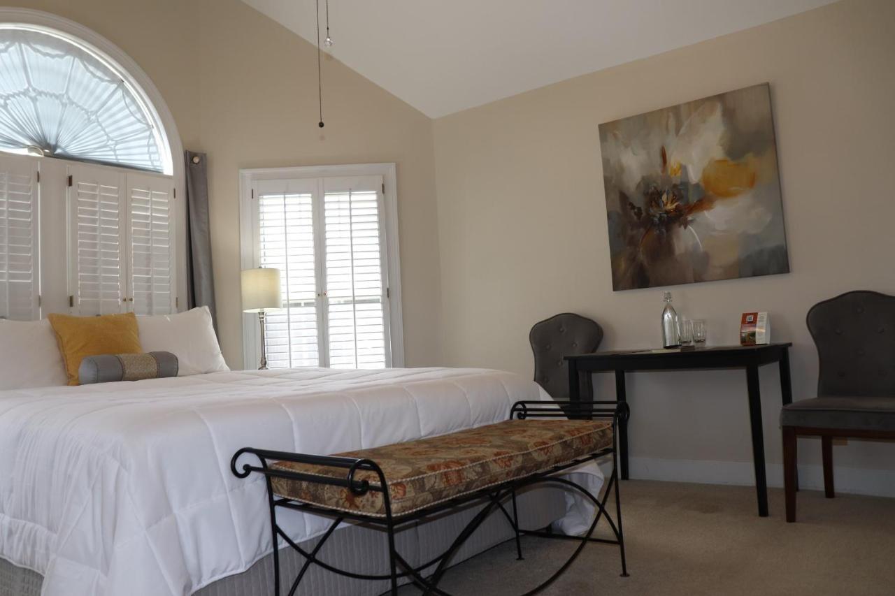 Pleasanton Courtyard Bed And Breakfast ฟาแย็ตต์วิลล์ ภายนอก รูปภาพ