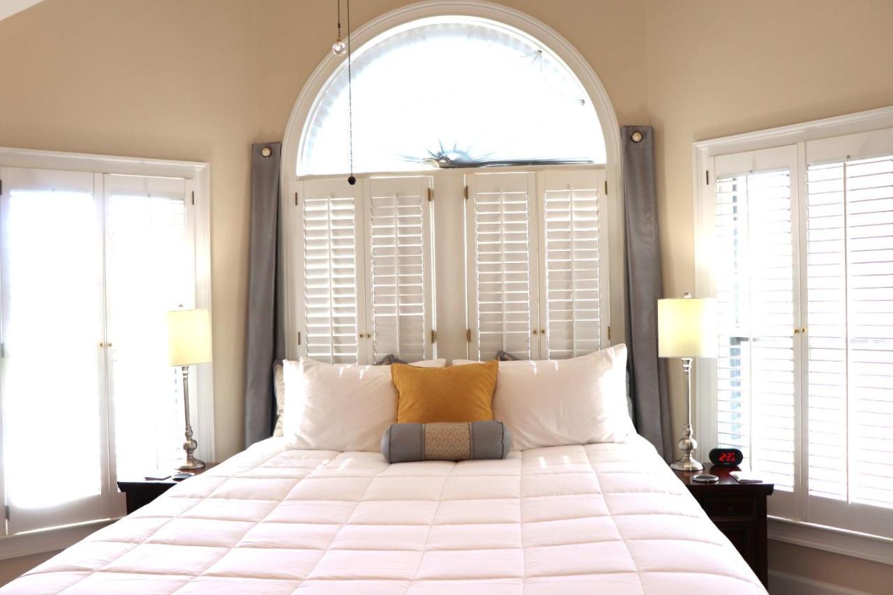 Pleasanton Courtyard Bed And Breakfast ฟาแย็ตต์วิลล์ ภายนอก รูปภาพ