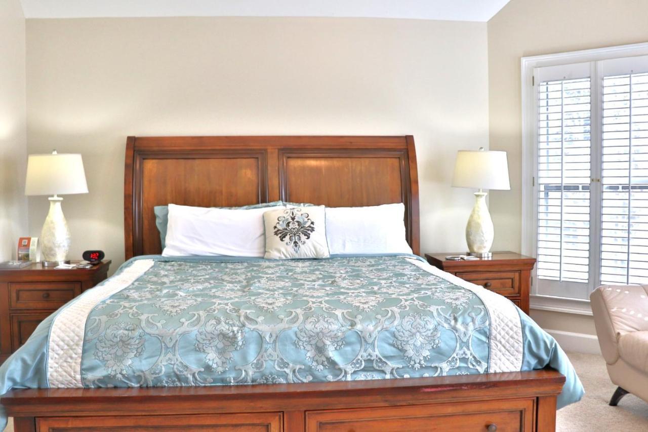 Pleasanton Courtyard Bed And Breakfast ฟาแย็ตต์วิลล์ ภายนอก รูปภาพ