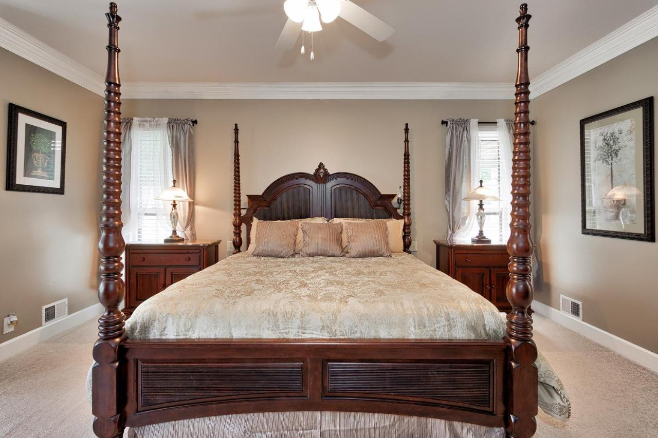 Pleasanton Courtyard Bed And Breakfast ฟาแย็ตต์วิลล์ ภายนอก รูปภาพ