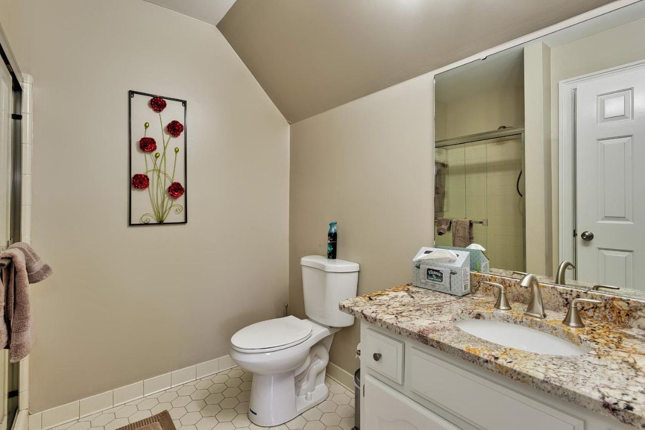 Pleasanton Courtyard Bed And Breakfast ฟาแย็ตต์วิลล์ ภายนอก รูปภาพ