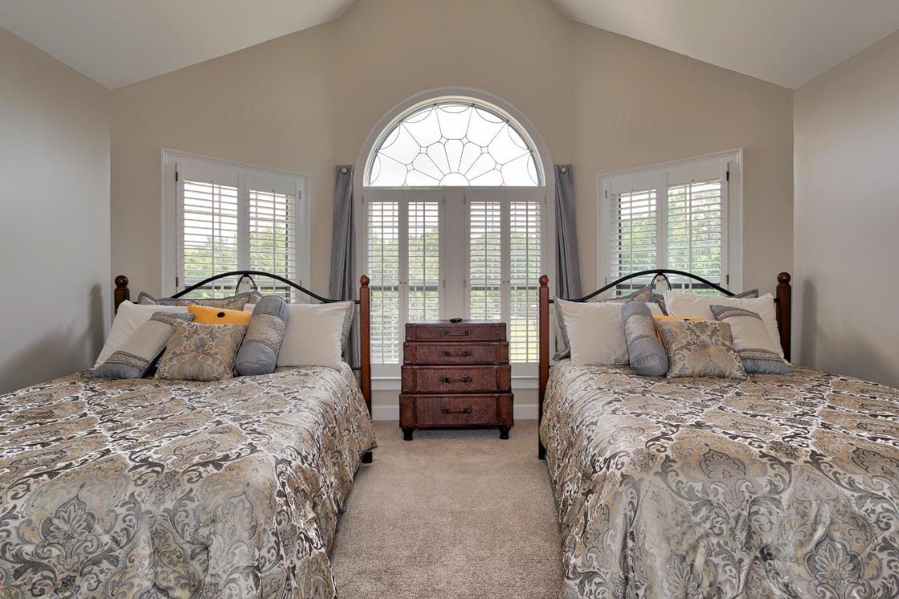 Pleasanton Courtyard Bed And Breakfast ฟาแย็ตต์วิลล์ ภายนอก รูปภาพ
