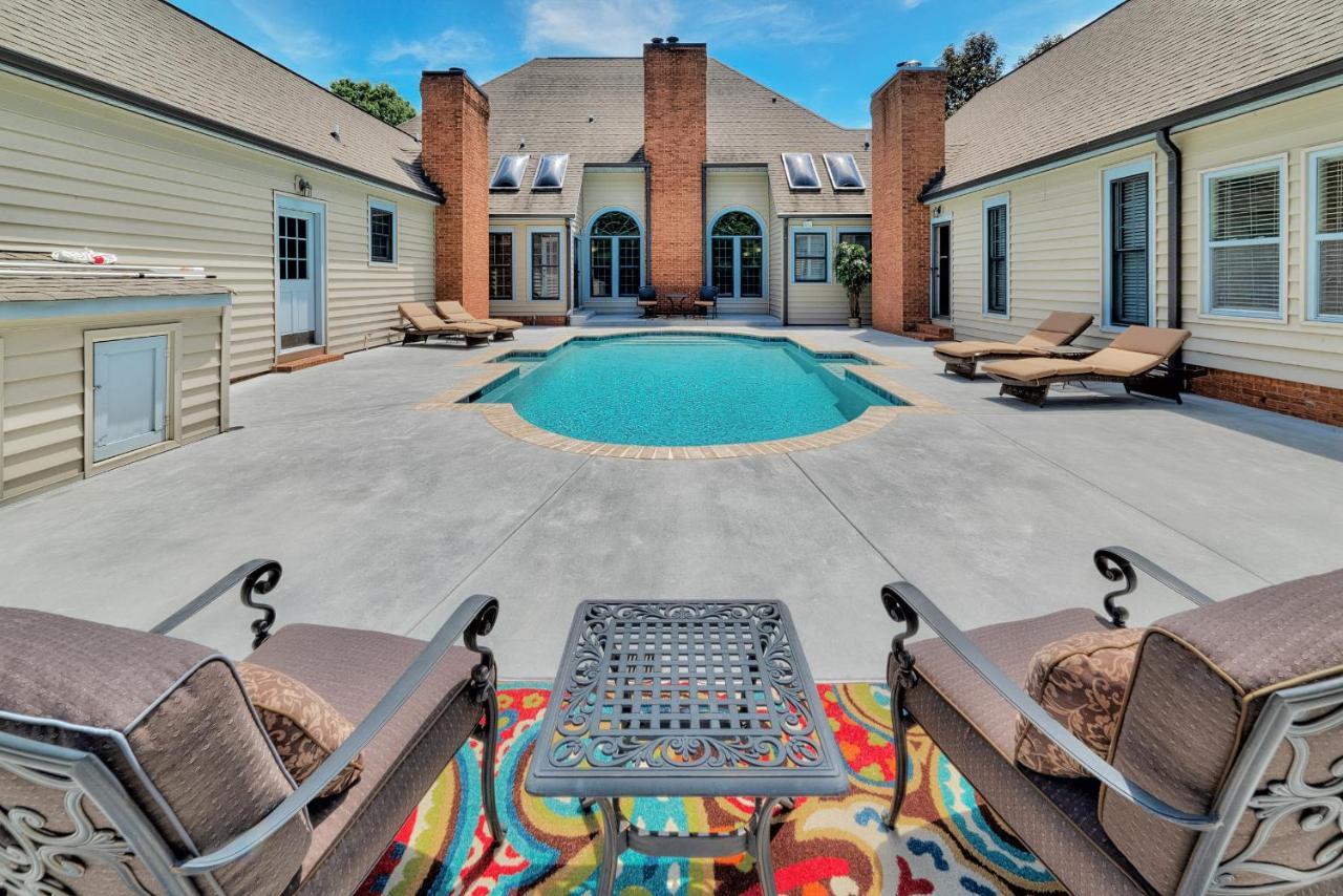 Pleasanton Courtyard Bed And Breakfast ฟาแย็ตต์วิลล์ ภายนอก รูปภาพ