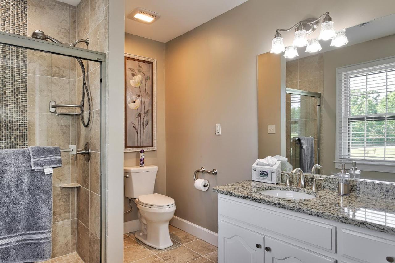 Pleasanton Courtyard Bed And Breakfast ฟาแย็ตต์วิลล์ ภายนอก รูปภาพ