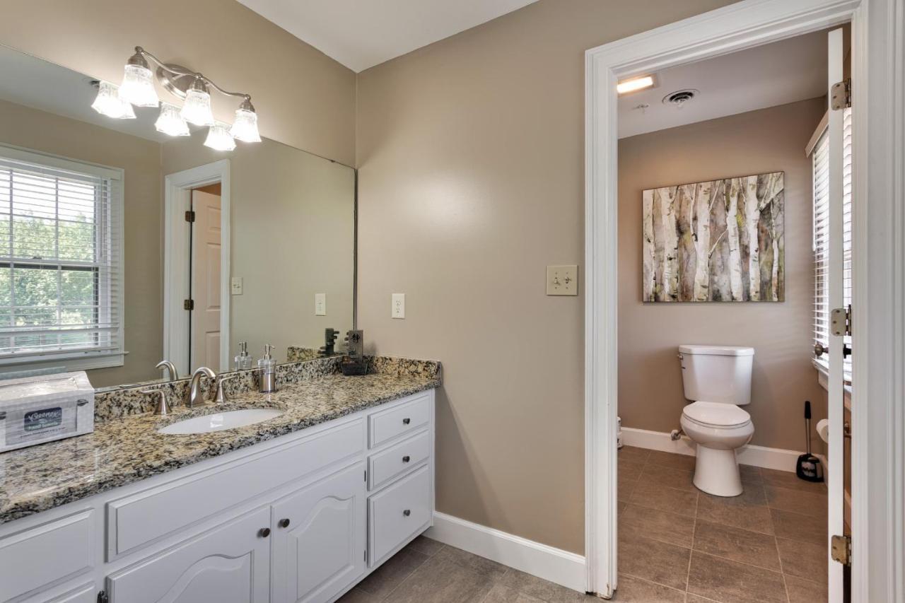 Pleasanton Courtyard Bed And Breakfast ฟาแย็ตต์วิลล์ ภายนอก รูปภาพ