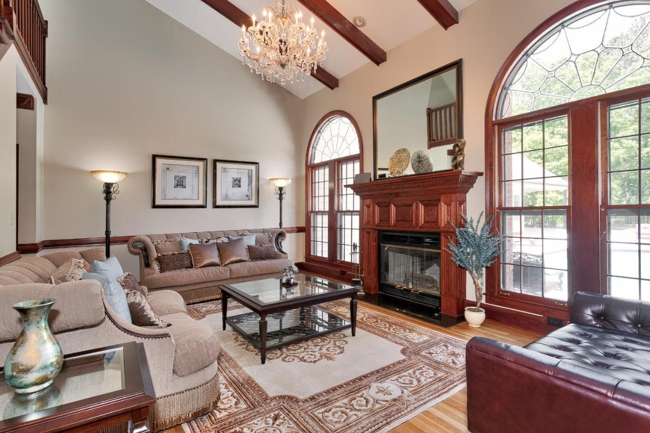 Pleasanton Courtyard Bed And Breakfast ฟาแย็ตต์วิลล์ ภายนอก รูปภาพ