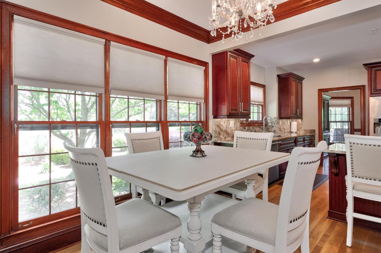 Pleasanton Courtyard Bed And Breakfast ฟาแย็ตต์วิลล์ ภายนอก รูปภาพ